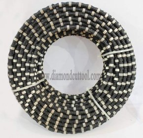 <b>Concrete diamond wire saw for reinforced concrete cutting with steel bar</b>